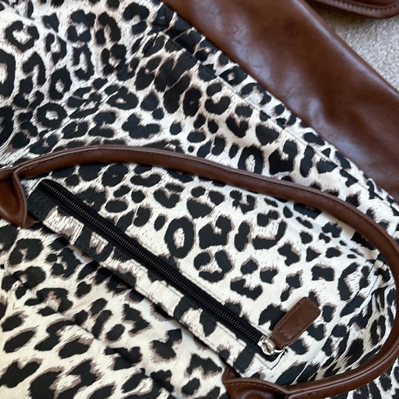 My Mealivos Overnite Travel Bag in Leopard Print and Imitation Leather Straps - Picture 6 of 7